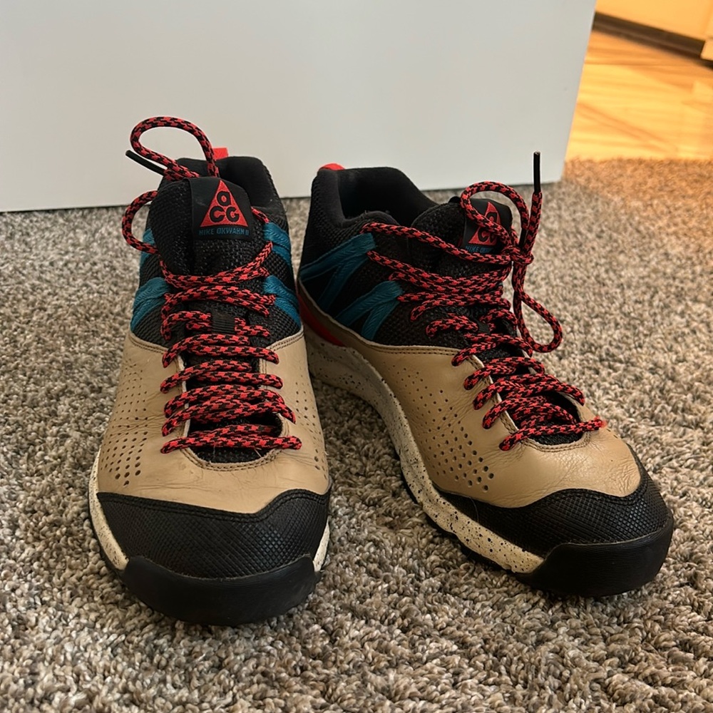 Nike women’s okwahn II. Size 10 women’s.